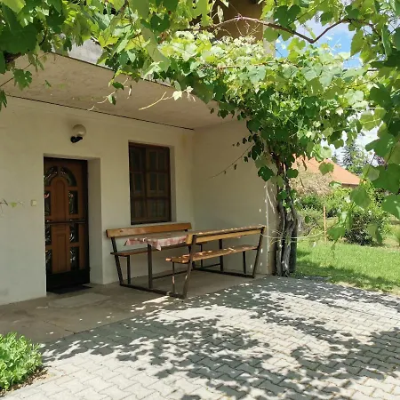 Eva Apartmanhaz 2 Csopak