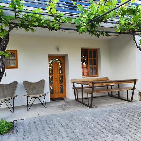 Διαμέρισμα Eva Apartmanhaz 2 *
