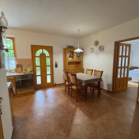 Eva Apartmanhaz 2 *